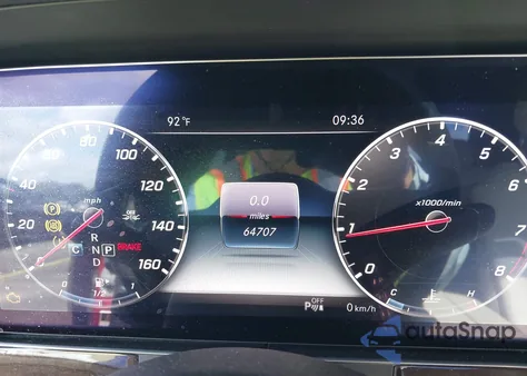 2020 Mercedes-Benz E 350 z USA, uszkodzony, nr VIN WDDZF8DB1LA747787